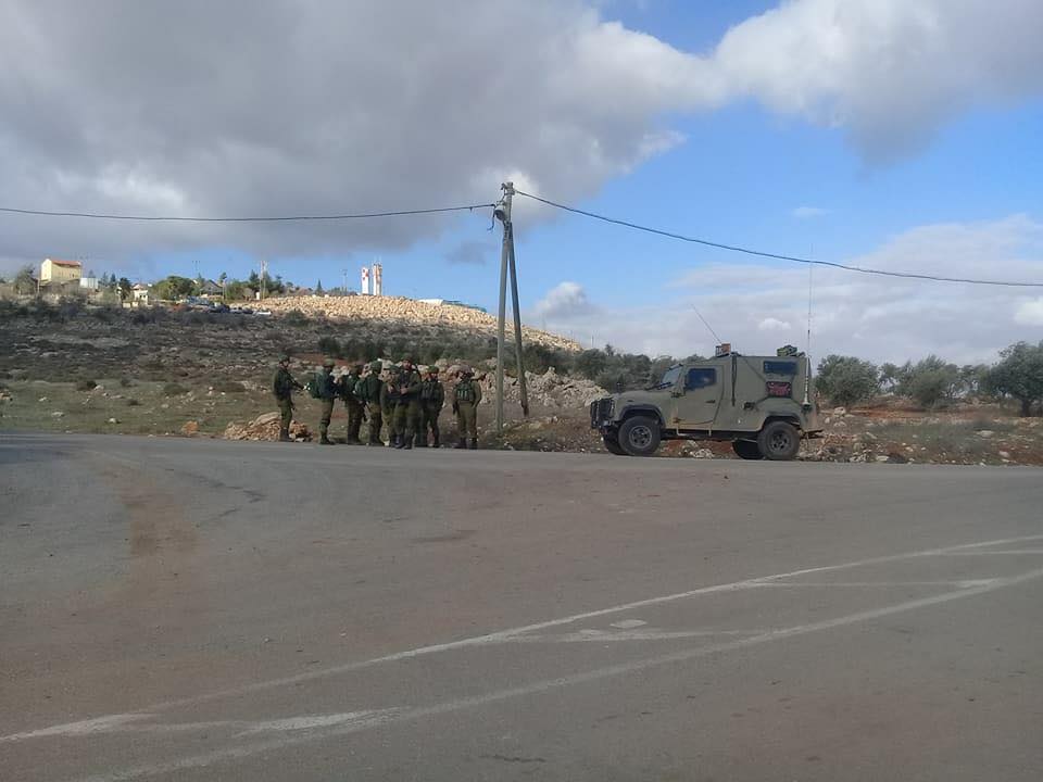 الاحتلال يعتقل شابين من قباطية ويغلق مداخل بلدة قصرة