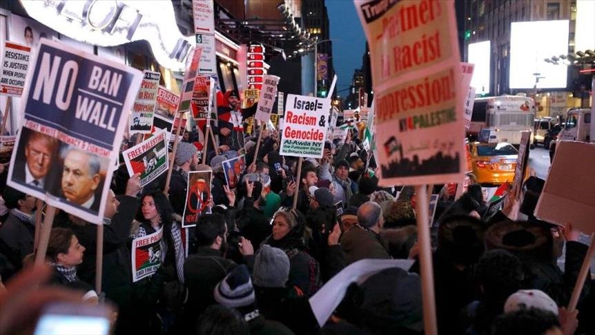 الآلاف يتظاهرون في نيويورك ضد إعلان ترمب
