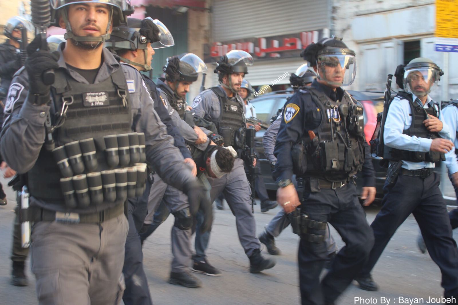 قوات الاحتلال تعتقل سبعة شبان من القدس