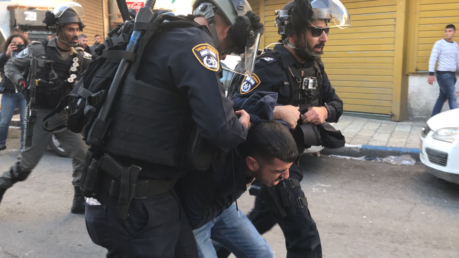 الاحتلال يعتقل مواطنا من القدس المحتلة