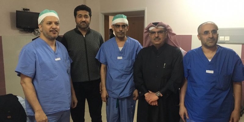 العمادي يتفقد عمليات زراعة القوقعة لذوي الإعاقة السمعية بغزة