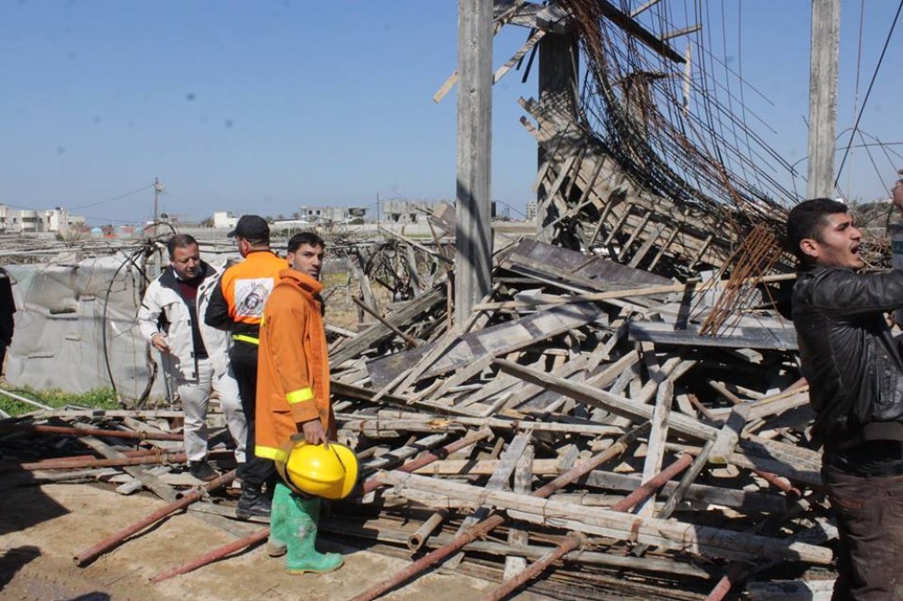 5 إصابات بانهيار سقف قيد الإنشاء بغزة