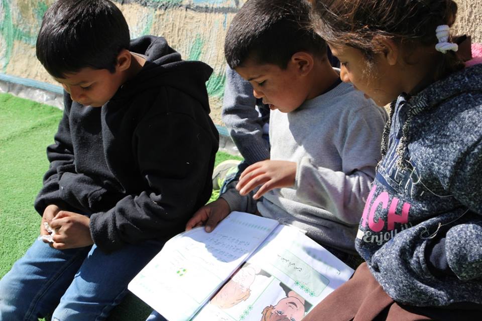 القدس.. طلبة الخان الأحمر يتحدون قرارا صهيونيًّا بإخلاء مدرستهم