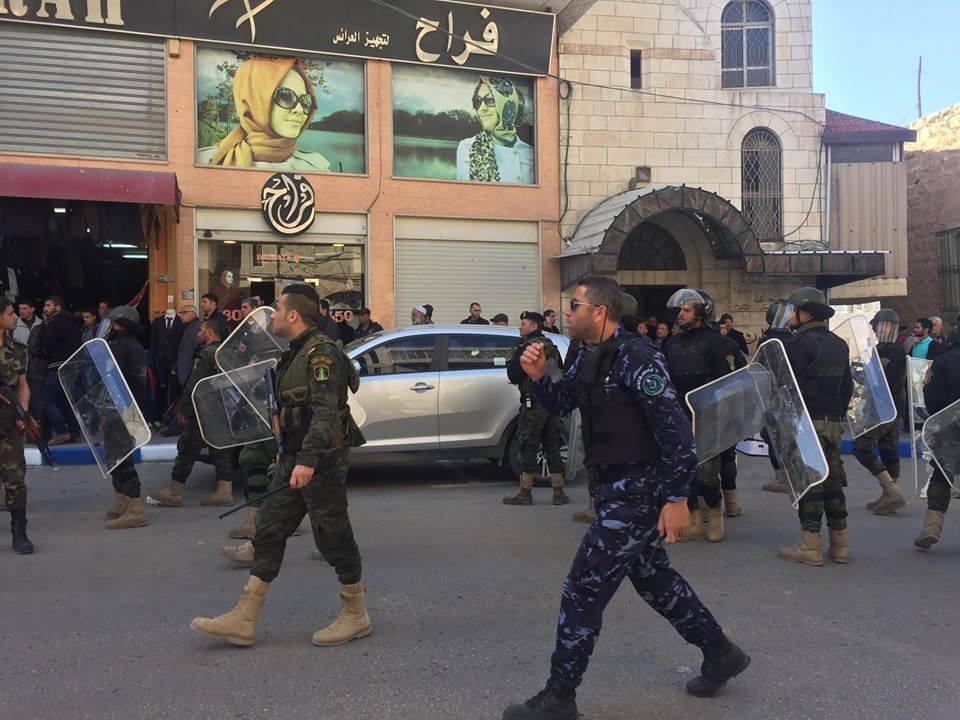 أجهزة السلطة بالضفة تعتقل 3 مواطنين وتفشل باعتقال رابع