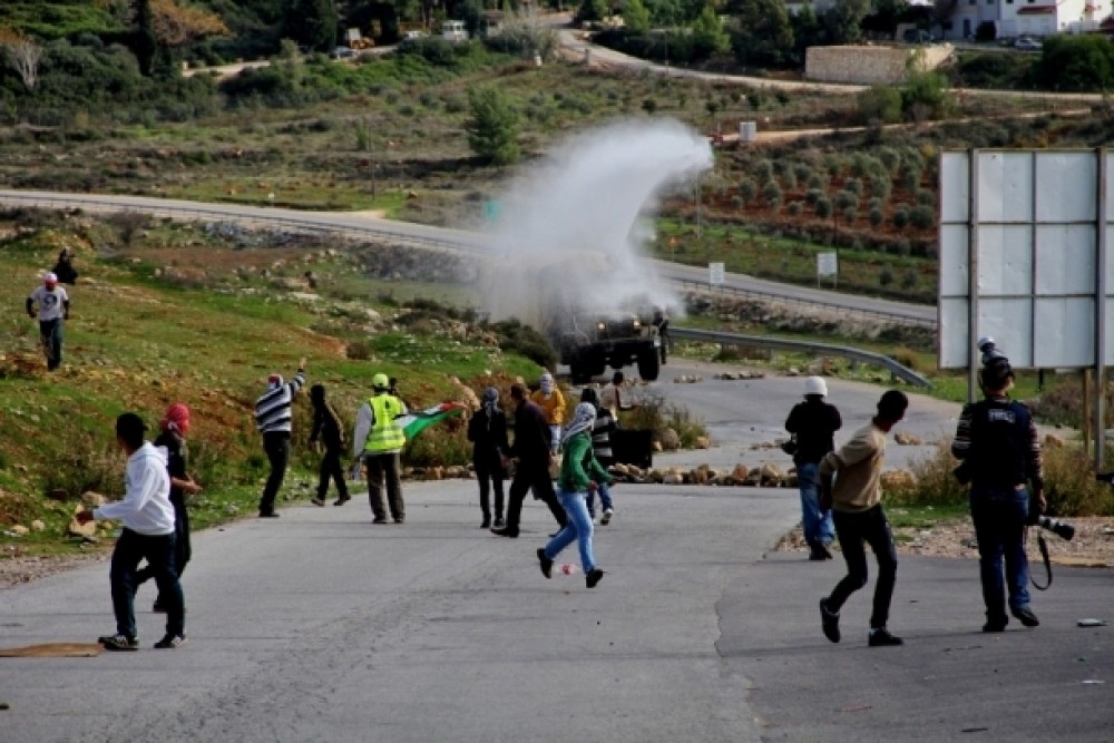 الاحتلال يقمع مسيرات فلسطينية شمال الضفة المحتلة وجنوبها