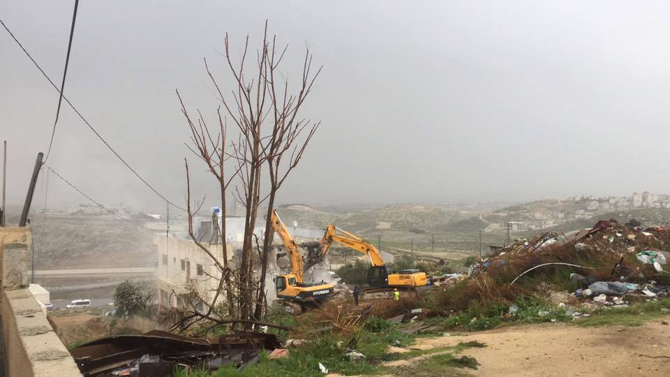 الاحتلال يهدم منزلًا قيد الإنشاء في عناتا شرق القدس