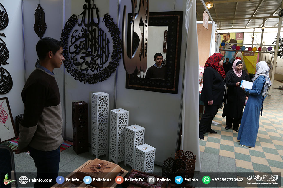 معرض بريق الأمل لدعم ومساندة المصابات بالسرطان في غزة