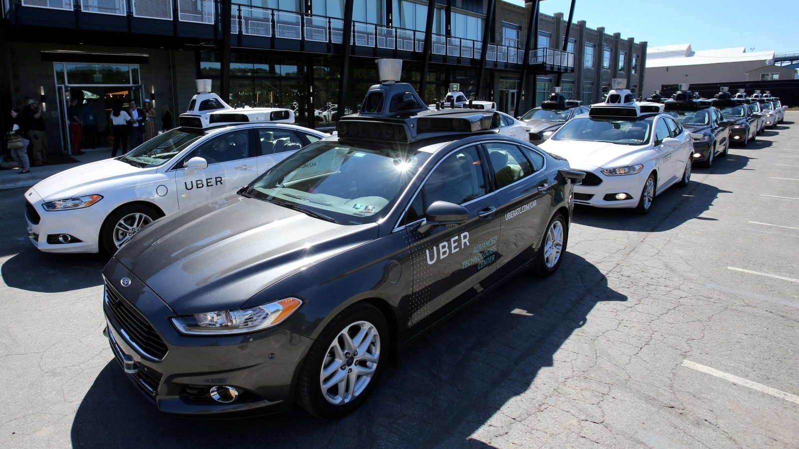كاليفورنيا تبدأ اختبار سيارات ذاتية بلا سائق احتياطي