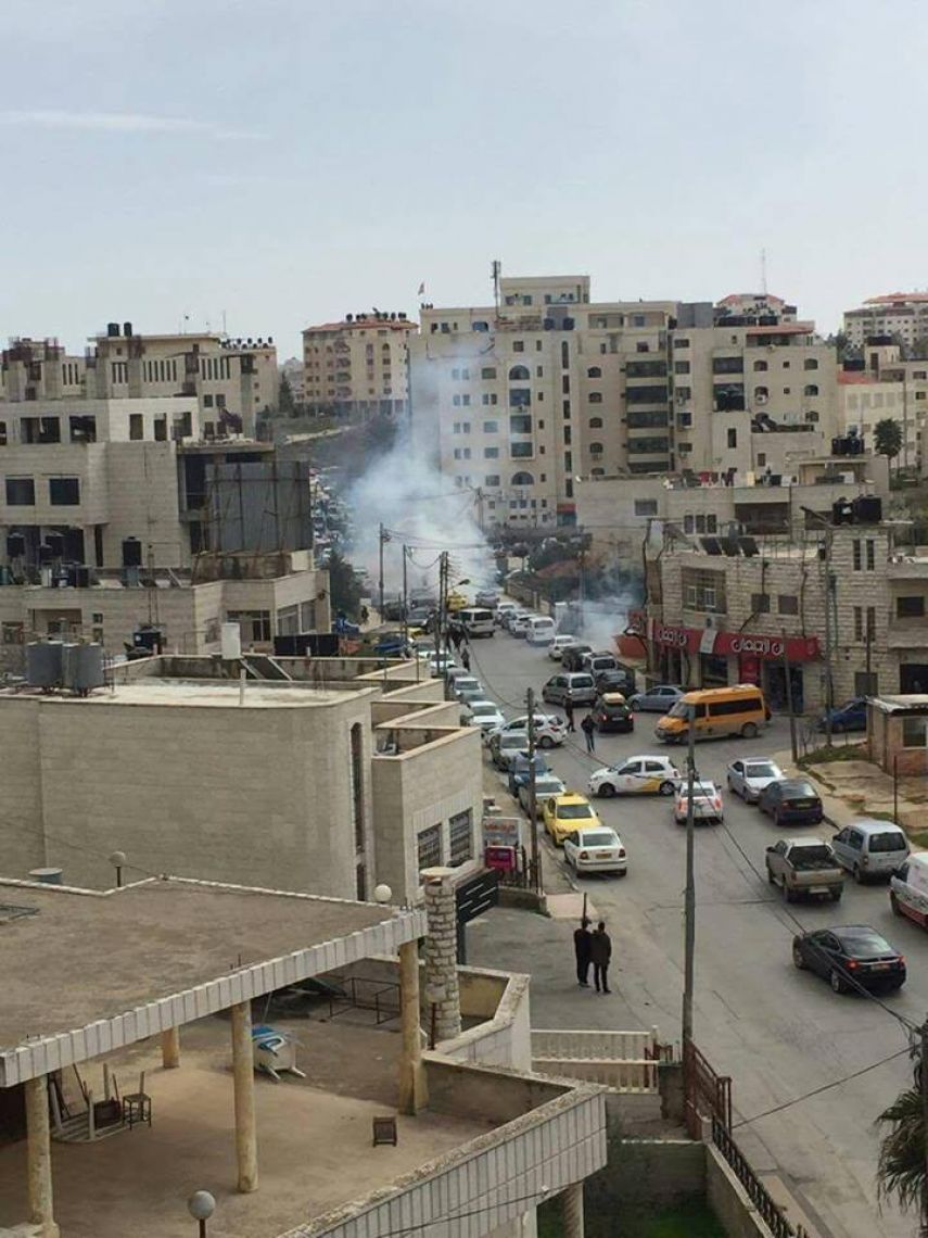 السلطة تقمع مظاهرة برام الله نددت بمحاكمة الشهيد باسل الأعرج