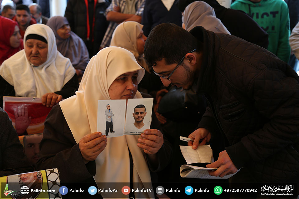 59 من أهالي أسرى غزة يزورون أبناءهم في نفحة