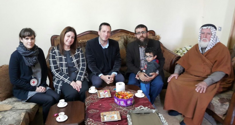 خضر عدنان: السلطة تعتقل شبانًا رهائنَ في سجونها بالضفة