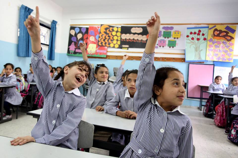 التعليم بغزة تُبلغ أونروا رفضها إجراء أي تعديل على المنهاج