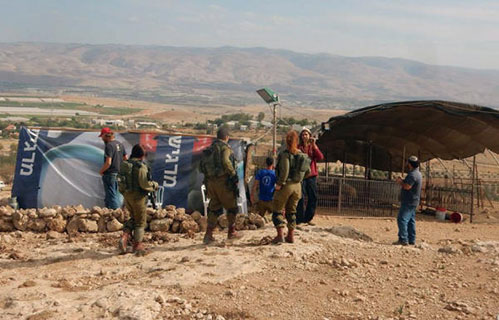 الاحتلال يوقف البناء بأراضٍ شرق طوباس