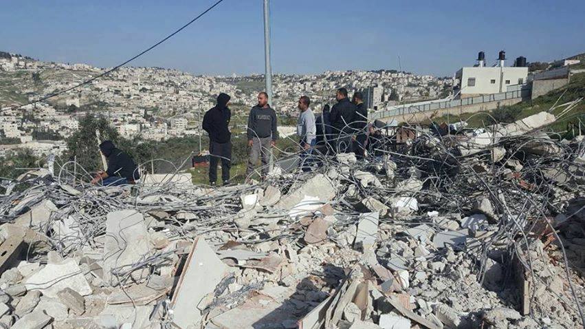 الاحتلال يهدم 3 منازل ومخزنًا بالقدس المحتلة
