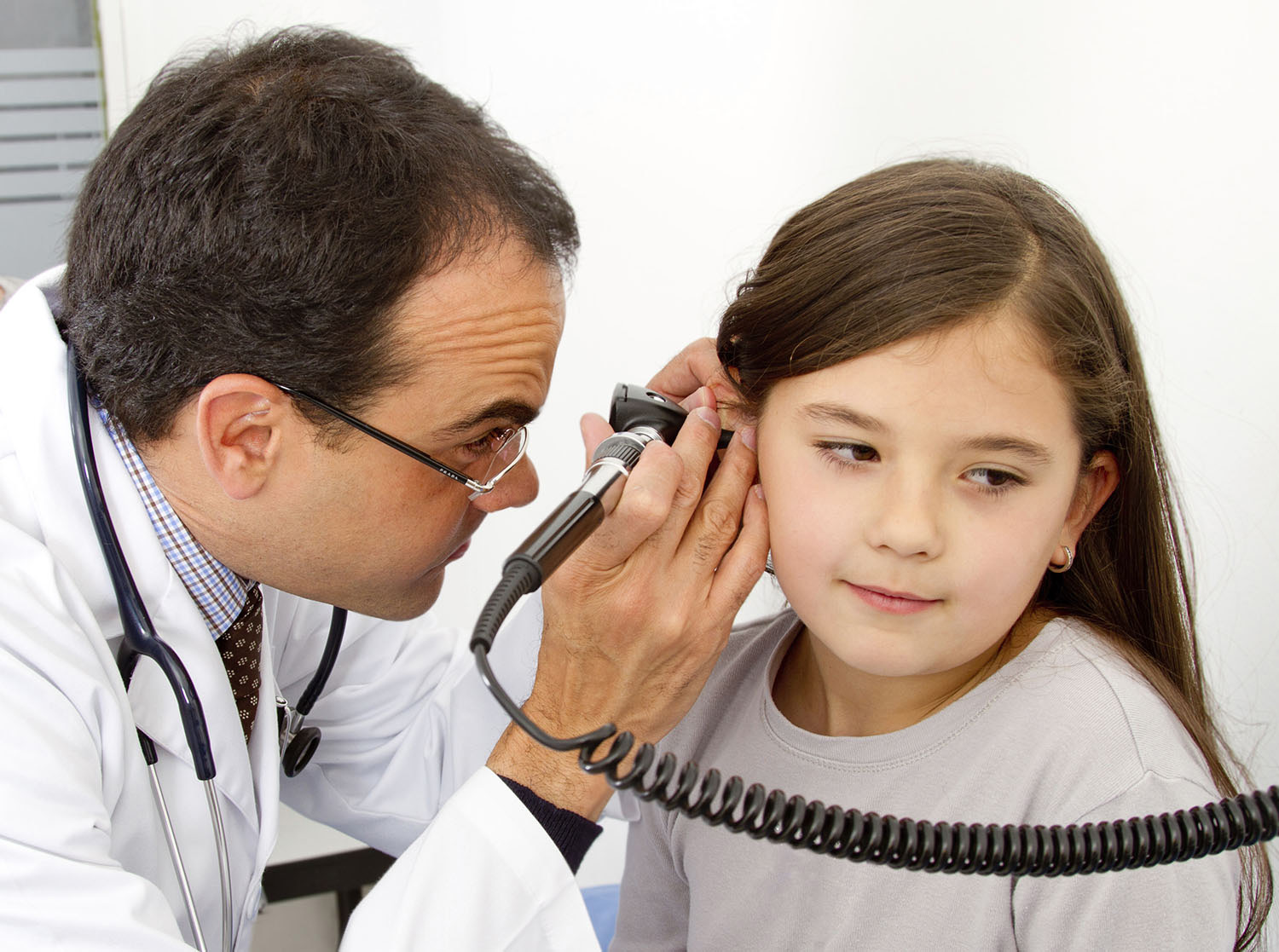 متى تستلزم آلام الأذن استشارة الطبيب؟‬
