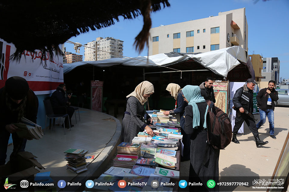 معرض أثر للكتب المقروءة.. شباب ينشر المعرفة بغزة