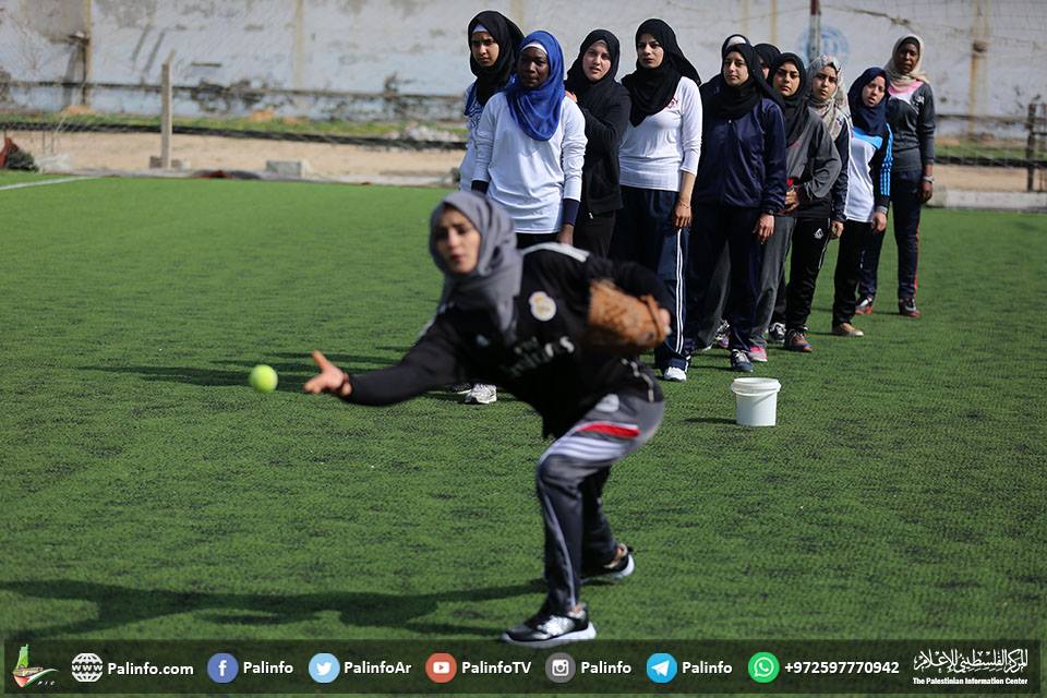 فتيات من غزة يجدن ضالتهن في سوفتبول