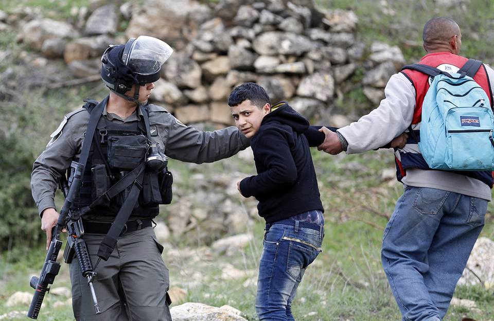 الاحتلال يعتقل ثلاثة شبان من القدس وبيت لحم