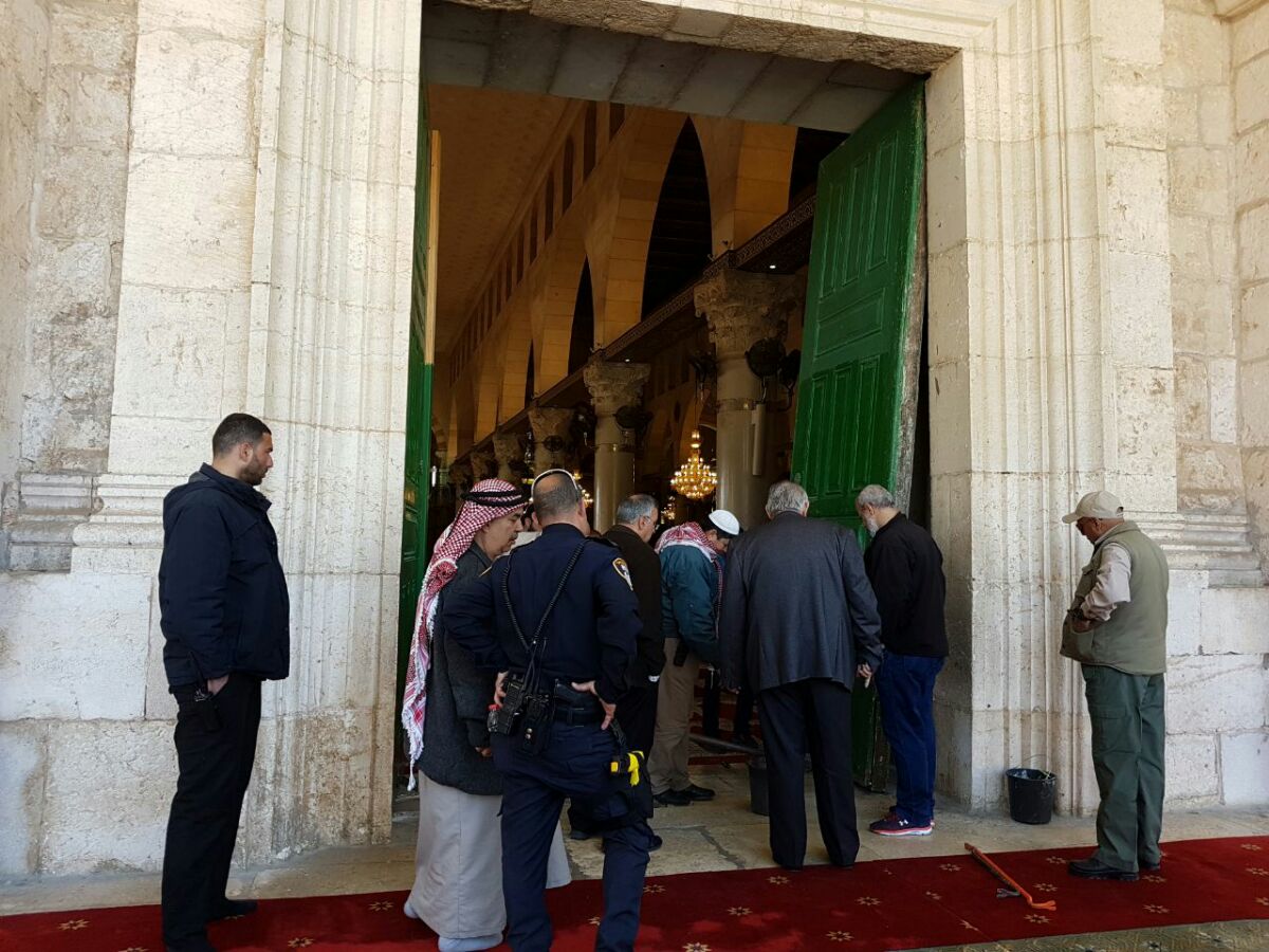 الاحتلال يمنع إصلاح أحد أبواب الجامع القبلي بالأقصى