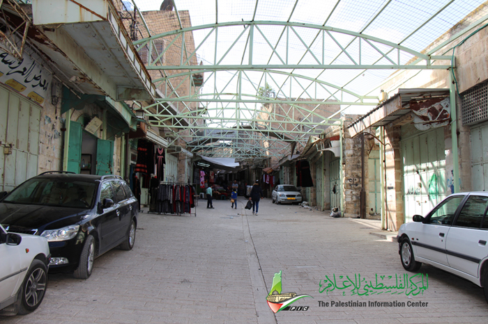 الاحتلال يغلق المحال التجارية في البلدة القديمة من الخليل