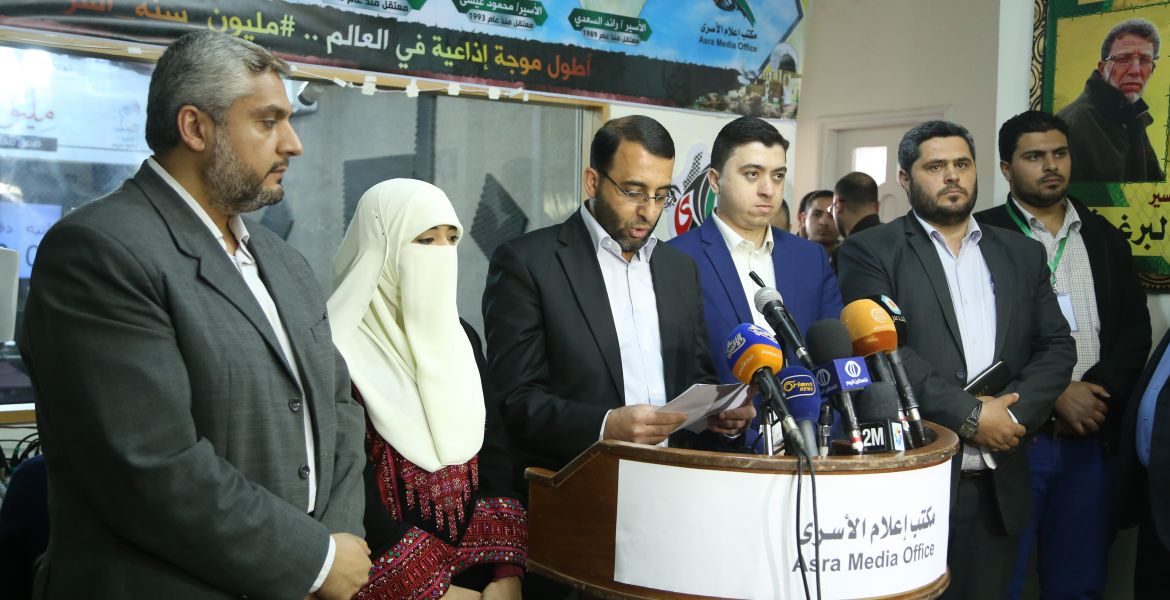 إعلام الأسرى يطلق أطول موجة إذاعية في العالم