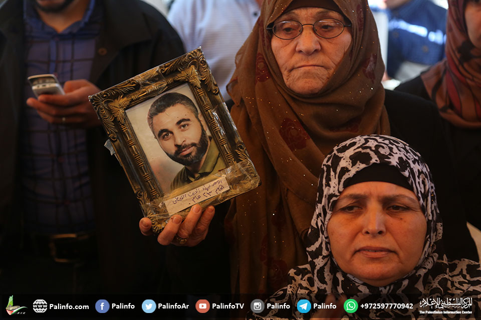 هيئة تطالب السلطة بوقف التنسيق الأمني ردًّا على قمع الأسرى
