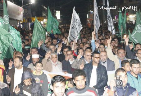 مسيرات غاضبة ضد الحصار وسياسات عباس وسط القطاع