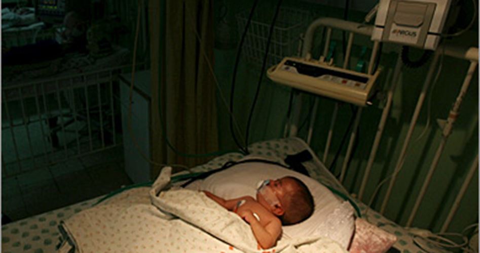 آلاف المرضى يتأثرون بسبب استمرار انقطاع الكهرباء بغزة