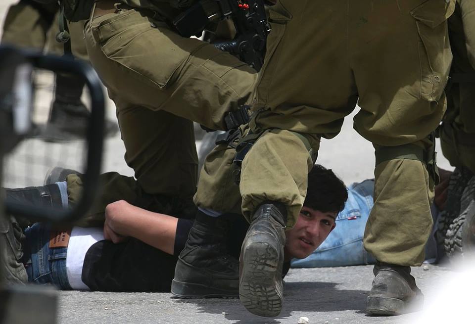إصابات واعتقالات إثر مواجهات مع الاحتلال بالضفة الغربية