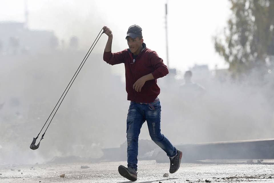 خلال 24 ساعة.. 20 عملية رشق حجارة بالضفة والقدس المحتلتين