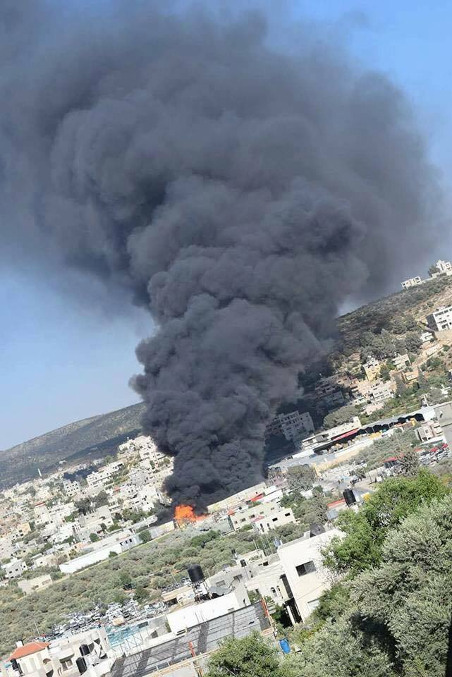حريق هائل بحسبة بيتا بسبب قنابل الاحتلال