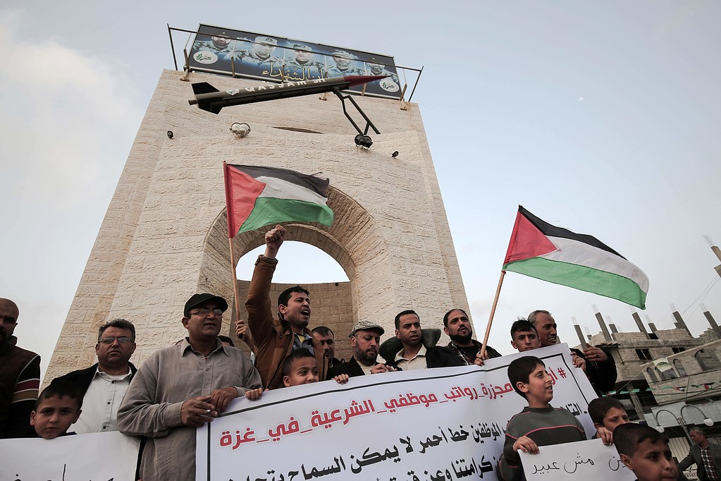 موظفو السلطة بغزة يعودون لفعالياتهم الاحتجاجية الاثنين المقبل