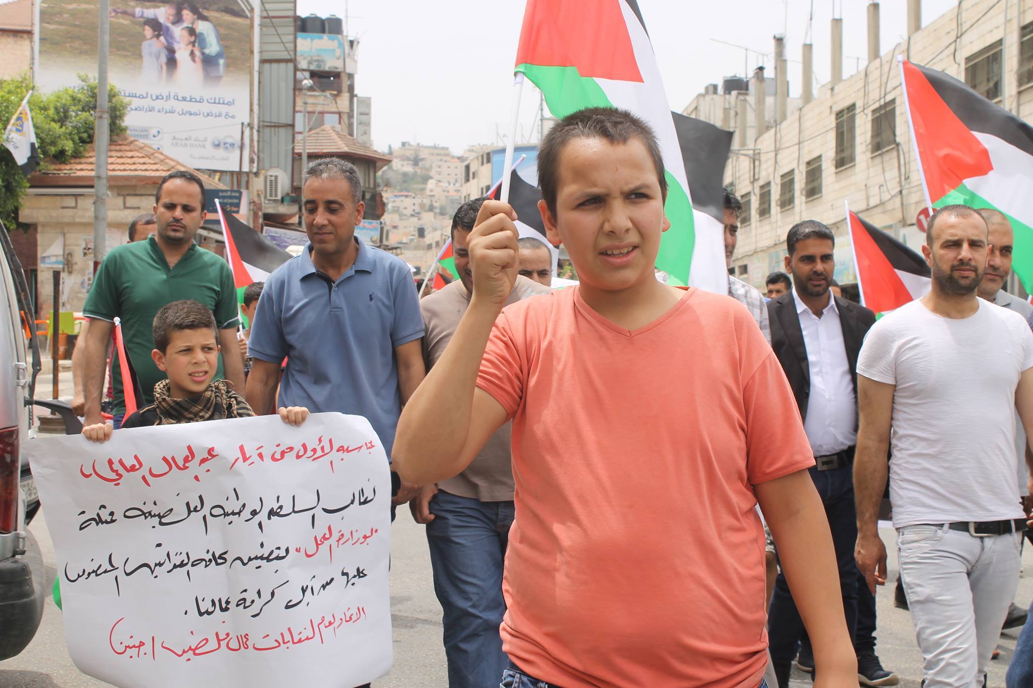 نقابات عمال فلسطين ينظم مسيرات تضامنية مع الأسرى المضربين