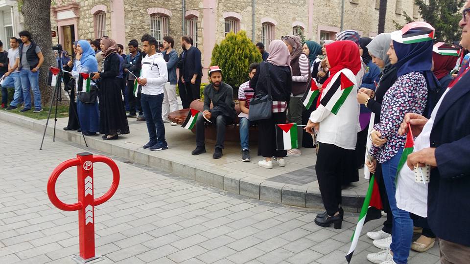 اعتصام طلابي بإسطنبول نصرة للأسرى الفلسطينيين