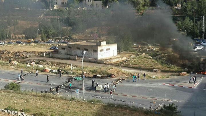 الاحتلال يغلق غرب رام الله لليوم الثالث على التوالي