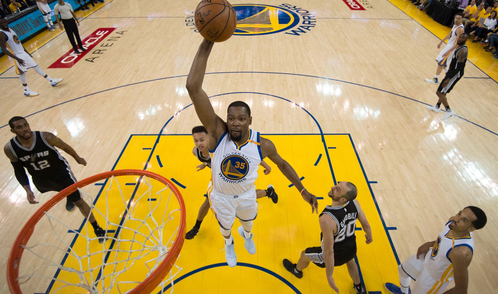 NBA..ووريرز يواصل تفوقه أمام السبيرزفي نهائي المنطقة الغربية