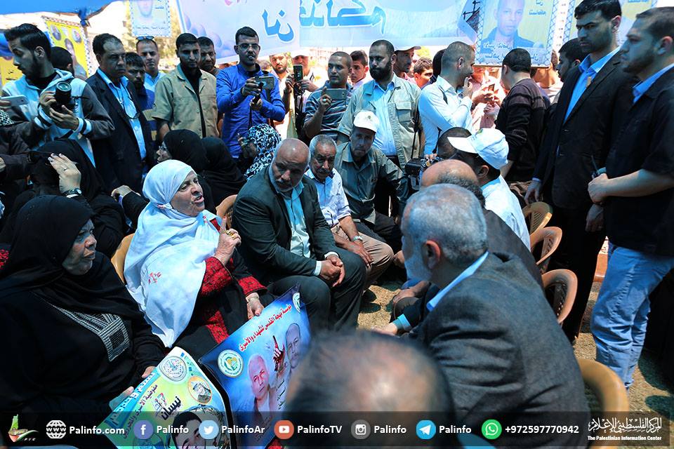 هنية والحية وأبو نعيم يزورون خيمة التضامن مع الأسرى بغزة