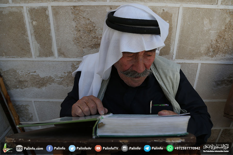 حلقات القرآن الكريم في المسجد العمري الكبير بغزة