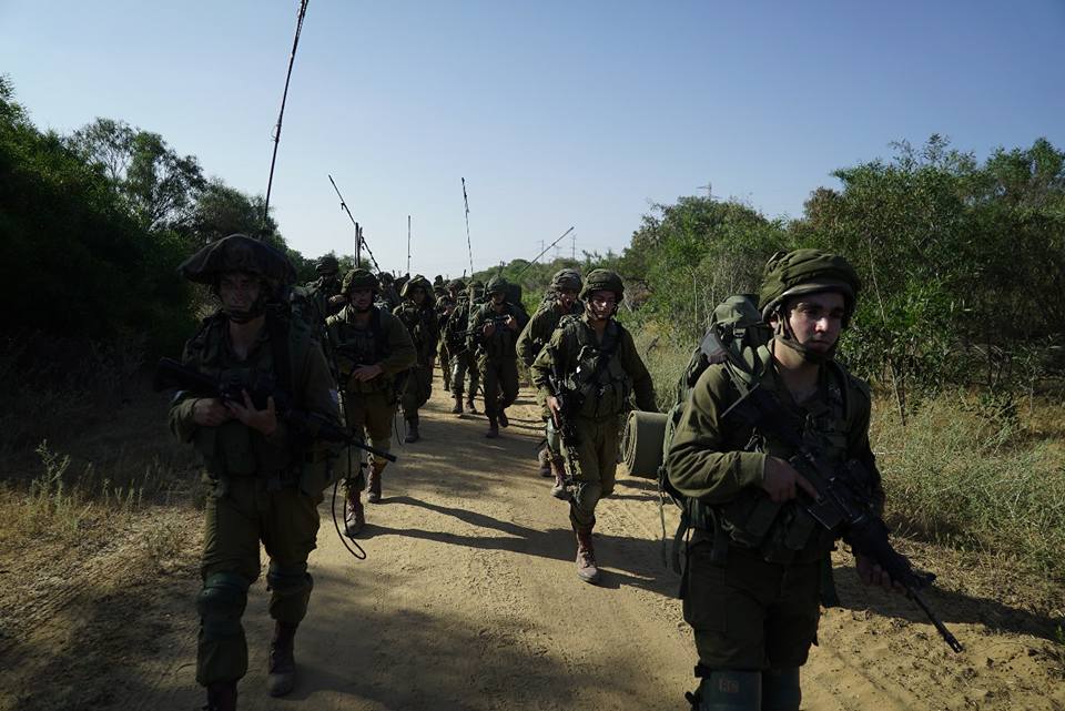 جيش الاحتلال يجري تدريبات عسكرية بـ غلاف غزة