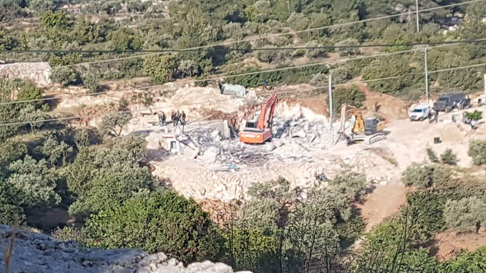 الاحتلال يهدم 3 منازل في قرية الولجة ببيت لحم