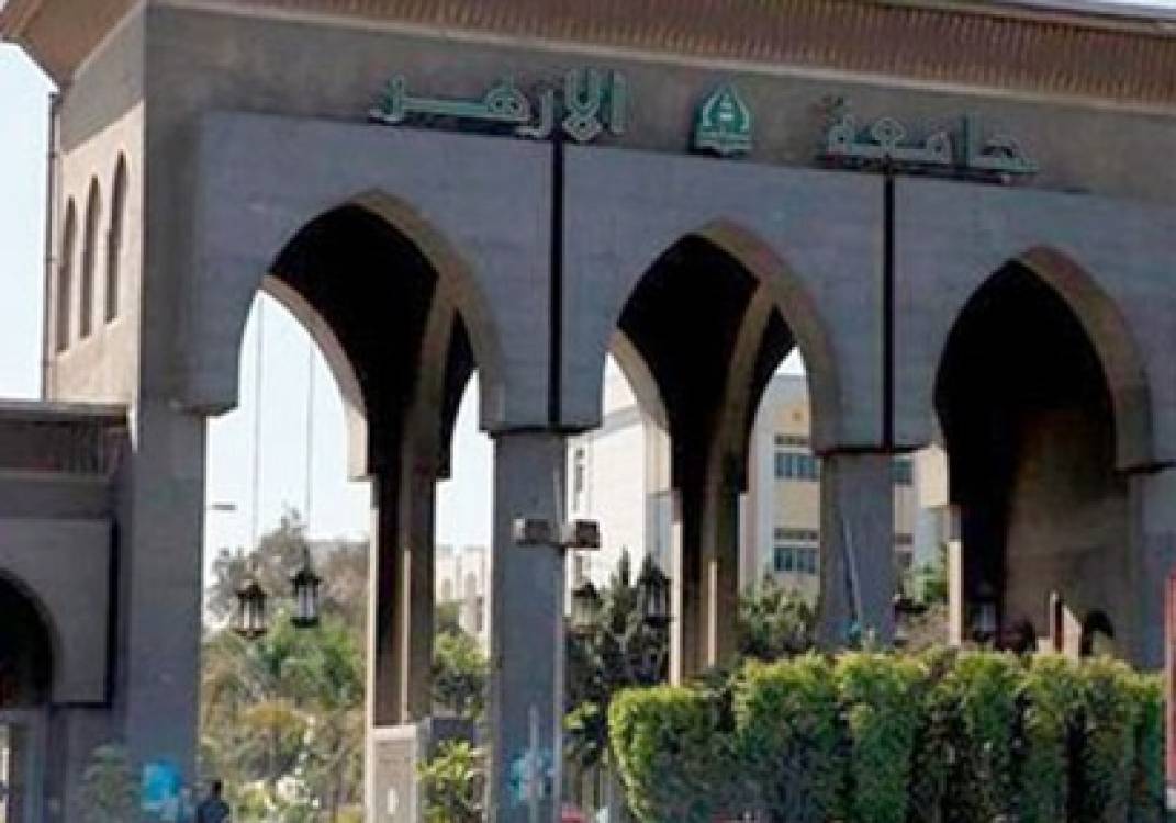 مصر.. عزل رئيس جامعة الأزهر بعد اتهامه كاتبًا بـالردة