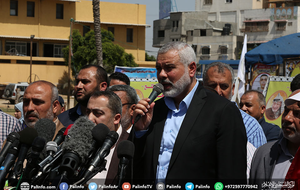 هنية يزور خيمة التضامن مع الأسرى في غزة