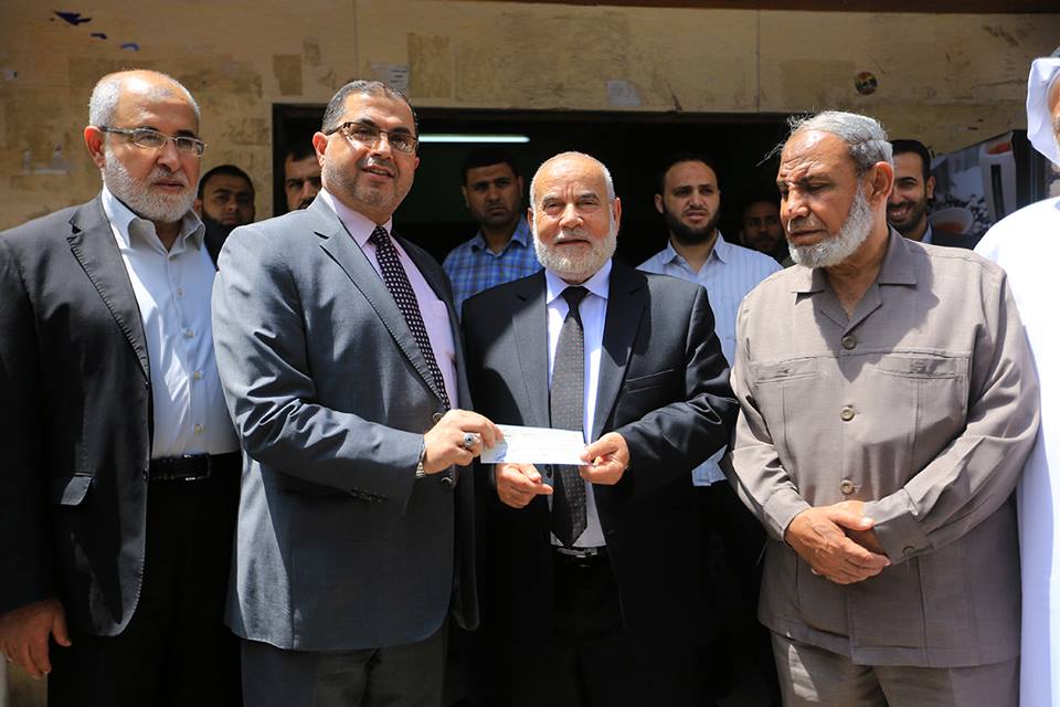 نواب حماس يتبرعون براتب شهر لصالح مرضى غزة