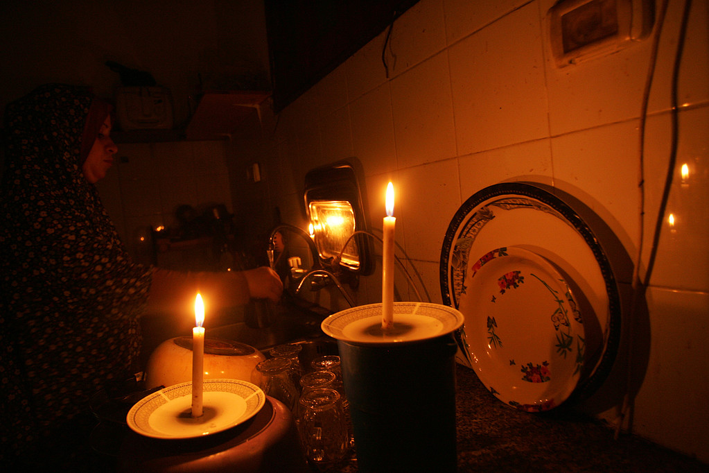تحذيرات من ارتفاع العجز الكهربائي بغزة إلى 70 % خلال يومين
