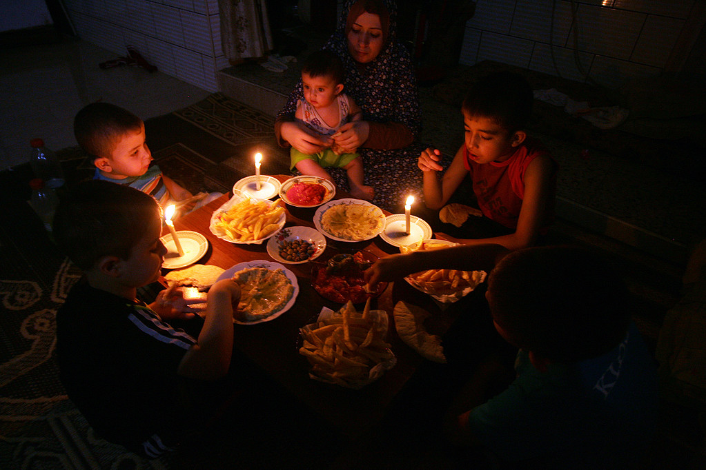 أزمة كهرباء غزة تراوح مكانها في انتظار الـ50 ميغا