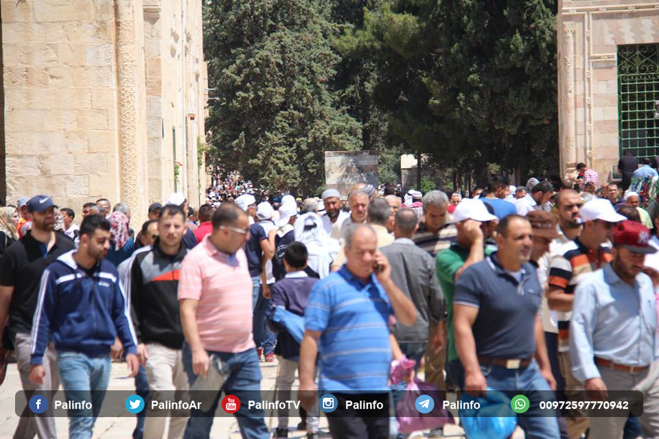 ربع مليون يؤدون صلاة الجمعة بالأقصى