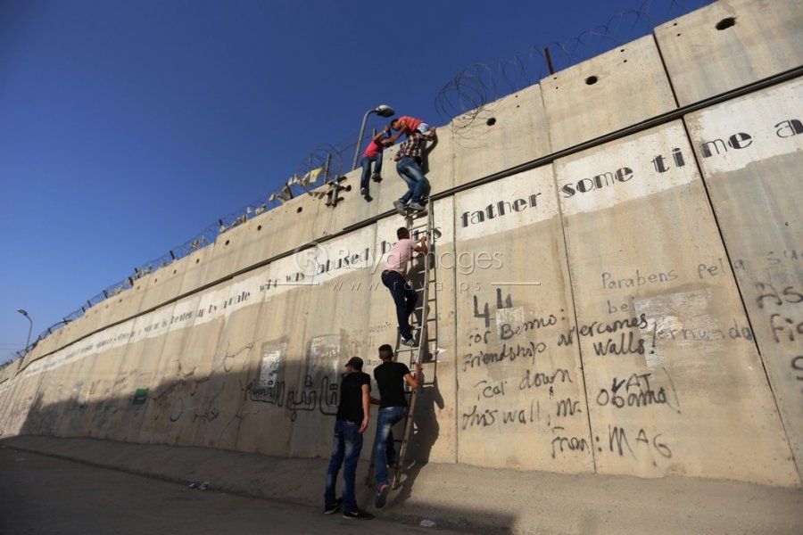 الاحتلال يشدد إجراءاته العسكرية على طول الجدار العنصري بالضفة