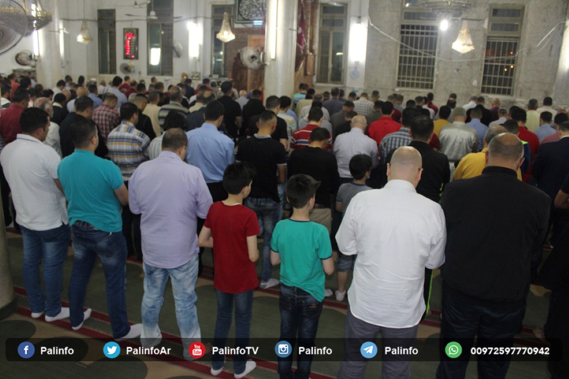 صلاة التراويح بمسجد الحاج نمر بنابلس