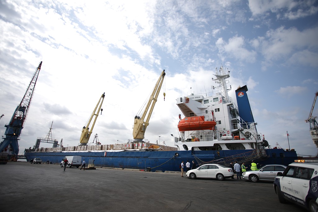 وصول سفينة مساعدات تركية لميناء أسدود تمهيدا لنقلها لغزة