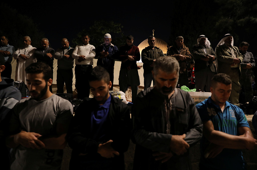 مشاهد لإحياء ليلة القدر في المسجد الأقصى